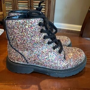 Art class size 1 sparkle boots. Excellent condition.